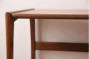 アンティーク雑貨　北欧ビンテージ　G-PLAN　チーク材　なめらかな風合いのネストテーブル(サイドテーブル、花台)