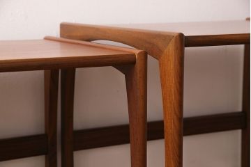 アンティーク雑貨　北欧ビンテージ　G-PLAN　チーク材　なめらかな風合いのネストテーブル(サイドテーブル、花台)