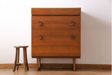 北欧家具　デンマーク製　引き手のデザインがおしゃれなチェスト(引き出し)