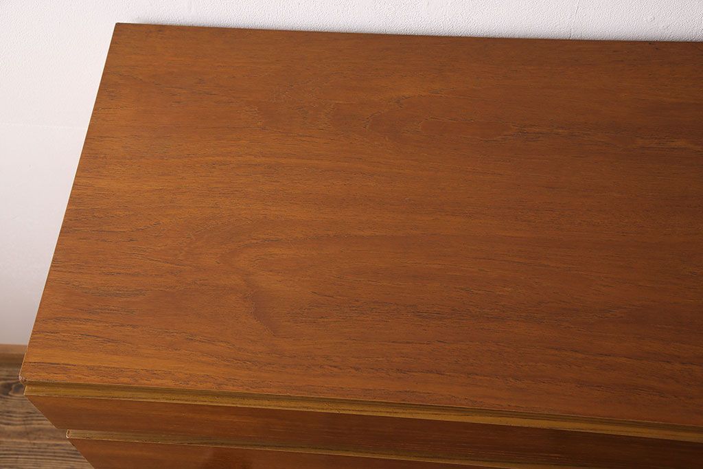 北欧家具　デンマーク製　引き手のデザインがおしゃれなチェスト(引き出し)