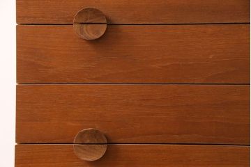 北欧家具　デンマーク製　引き手のデザインがおしゃれなチェスト(引き出し)