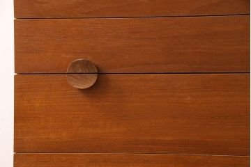 北欧家具　デンマーク製　引き手のデザインがおしゃれなチェスト(引き出し)