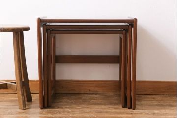 アンティーク雑貨　北欧ビンテージ　G-PLAN(ジープラン)　チーク材　スタイリッシュなデザインのネストテーブル(サイドテーブ  ル、カフェテーブル、花台)