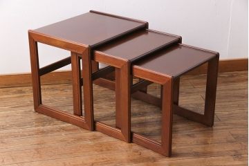 アンティーク雑貨　北欧ビンテージ　G-PLAN(ジープラン)　チーク材　スタイリッシュなデザインのネストテーブル(サイドテーブ  ル、カフェテーブル、花台)