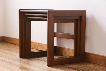 アンティーク雑貨　北欧ビンテージ　G-PLAN(ジープラン)　チーク材　スタイリッシュなデザインのネストテーブル(サイドテーブ  ル、カフェテーブル、花台)