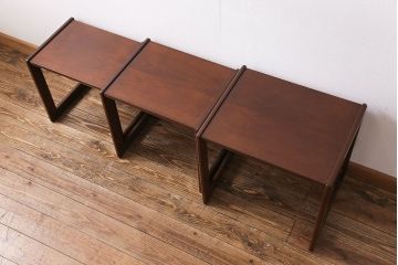 アンティーク雑貨　北欧ビンテージ　G-PLAN(ジープラン)　チーク材　スタイリッシュなデザインのネストテーブル(サイドテーブ  ル、カフェテーブル、花台)