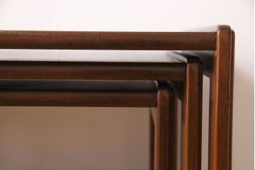 アンティーク雑貨　北欧ビンテージ　G-PLAN(ジープラン)　チーク材　スタイリッシュなデザインのネストテーブル(サイドテーブ  ル、カフェテーブル、花台)