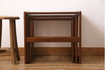 アンティーク雑貨　北欧ビンテージ　G-PLAN(ジープラン)　チーク材　スタイリッシュなデザインのネストテーブル(サイドテーブ  ル、カフェテーブル、花台)