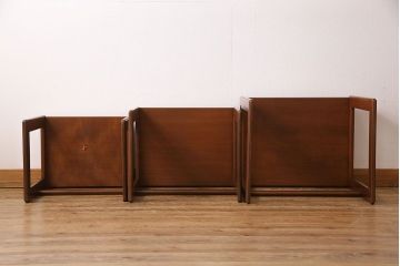 アンティーク雑貨　北欧ビンテージ　G-PLAN(ジープラン)　チーク材　スタイリッシュなデザインのネストテーブル(サイドテーブ  ル、カフェテーブル、花台)