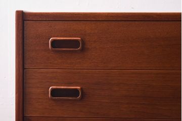 ヴィンテージ家具　北欧ビンテージ　デニッシュ　Mogens Kold　チーク材の褐色が魅力のチェスト(引き出し・サイドチェスト)