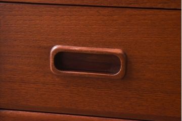 ヴィンテージ家具　北欧ビンテージ　デニッシュ　Mogens Kold　チーク材の褐色が魅力のチェスト(引き出し・サイドチェスト)