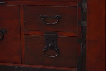 アンティーク家具　和製アンティーク　太鼓鋲が堂々とした印象を放つリメイク時代箪笥ローチェスト(サイドチェスト、ローボード)