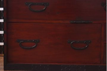 アンティーク家具　和製アンティーク　太鼓鋲が堂々とした印象を放つリメイク時代箪笥ローチェスト(サイドチェスト、ローボード)