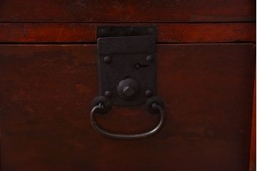 アンティーク家具　和製アンティーク　太鼓鋲が堂々とした印象を放つリメイク時代箪笥ローチェスト(サイドチェスト、ローボード)