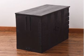 アンティーク家具　和製アンティーク　太鼓鋲が堂々とした印象を放つリメイク時代箪笥ローチェスト(サイドチェスト、ローボード)