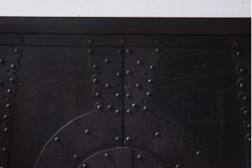 アンティーク家具　和製アンティーク　太鼓鋲が堂々とした印象を放つリメイク時代箪笥ローチェスト(サイドチェスト、ローボード)