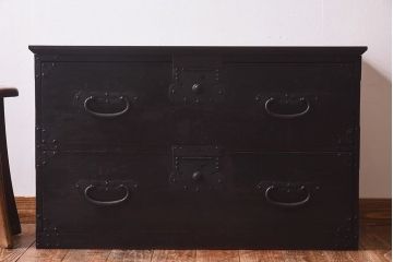 アンティーク家具　和製アンティーク　太鼓鋲がアクセントのリメイク時代箪笥ローチェスト(サイドチェスト)