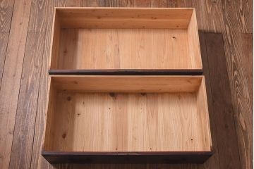 アンティーク家具　和製アンティーク　太鼓鋲がアクセントのリメイク時代箪笥ローチェスト(サイドチェスト)