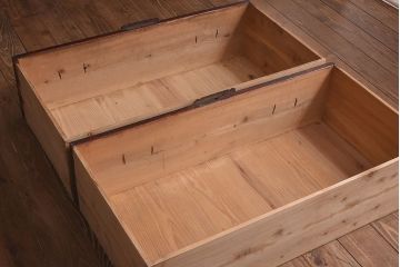 アンティーク家具　和製アンティーク　太鼓鋲がアクセントのリメイク時代箪笥ローチェスト(サイドチェスト)