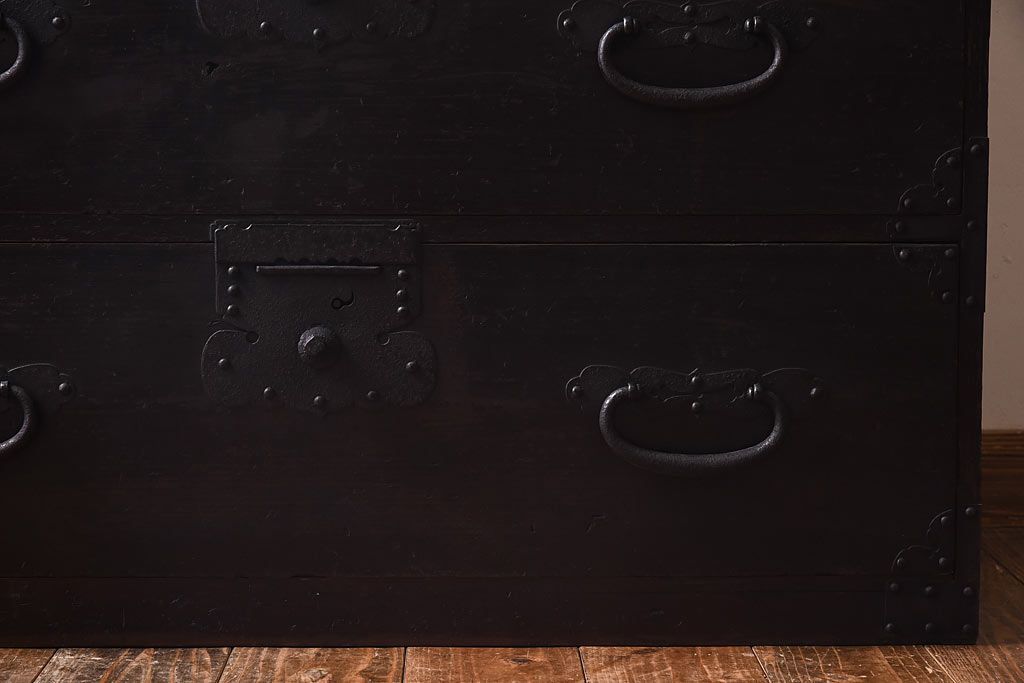 アンティーク家具　和製アンティーク　太鼓鋲がアクセントのリメイク時代箪笥ローチェスト(サイドチェスト)