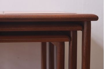 アンティーク雑貨　北欧ビンテージ　G-PLAN　お洒落なタイルネストテーブル(カフェテーブル、サイドテーブル)