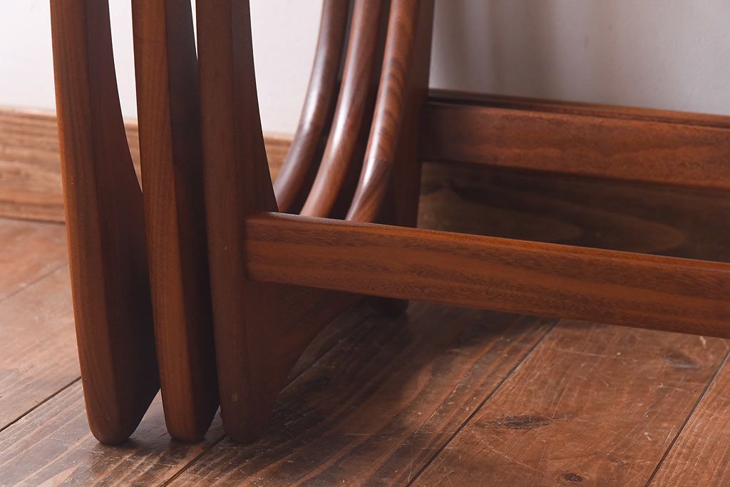 アンティーク雑貨　北欧ビンテージ　G-PLAN　お洒落なタイルネストテーブル(カフェテーブル、サイドテーブル)