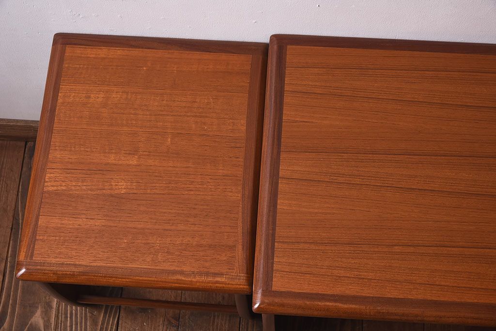 アンティーク雑貨　北欧ビンテージ　G-PLAN　お洒落なタイルネストテーブル(カフェテーブル、サイドテーブル)