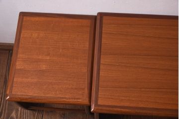 アンティーク雑貨　北欧ビンテージ　G-PLAN　お洒落なタイルネストテーブル(カフェテーブル、サイドテーブル)