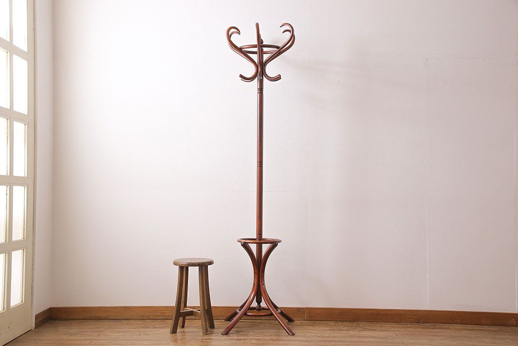アンティーク雑貨　ビンテージ　ベントウッド(曲げ木)　トップデザインが目を引くコートスタンド(ハットスタンド)