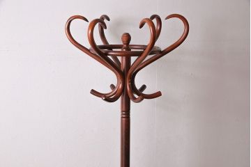 アンティーク雑貨　ビンテージ　ベントウッド(曲げ木)　トップデザインが目を引くコートスタンド(ハットスタンド)
