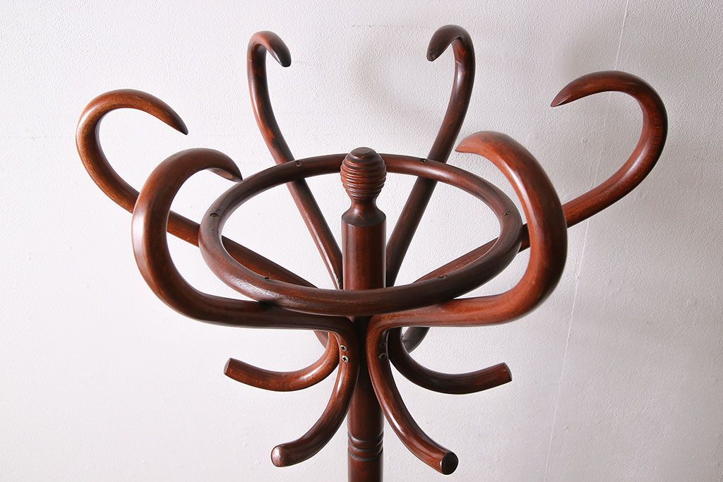 アンティーク雑貨　ビンテージ　ベントウッド(曲げ木)　トップデザインが目を引くコートスタンド(ハットスタンド)