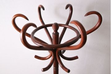 アンティーク雑貨　ビンテージ　ベントウッド(曲げ木)　トップデザインが目を引くコートスタンド(ハットスタンド)