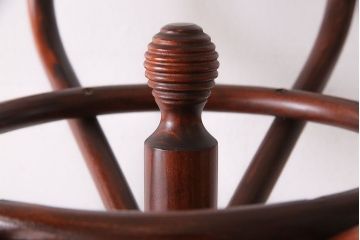 アンティーク雑貨　ビンテージ　ベントウッド(曲げ木)　トップデザインが目を引くコートスタンド(ハットスタンド)