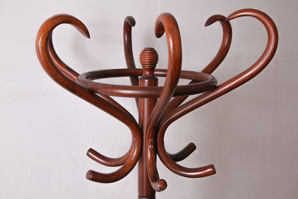アンティーク雑貨　ビンテージ　ベントウッド(曲げ木)　トップデザインが目を引くコートスタンド(ハットスタンド)
