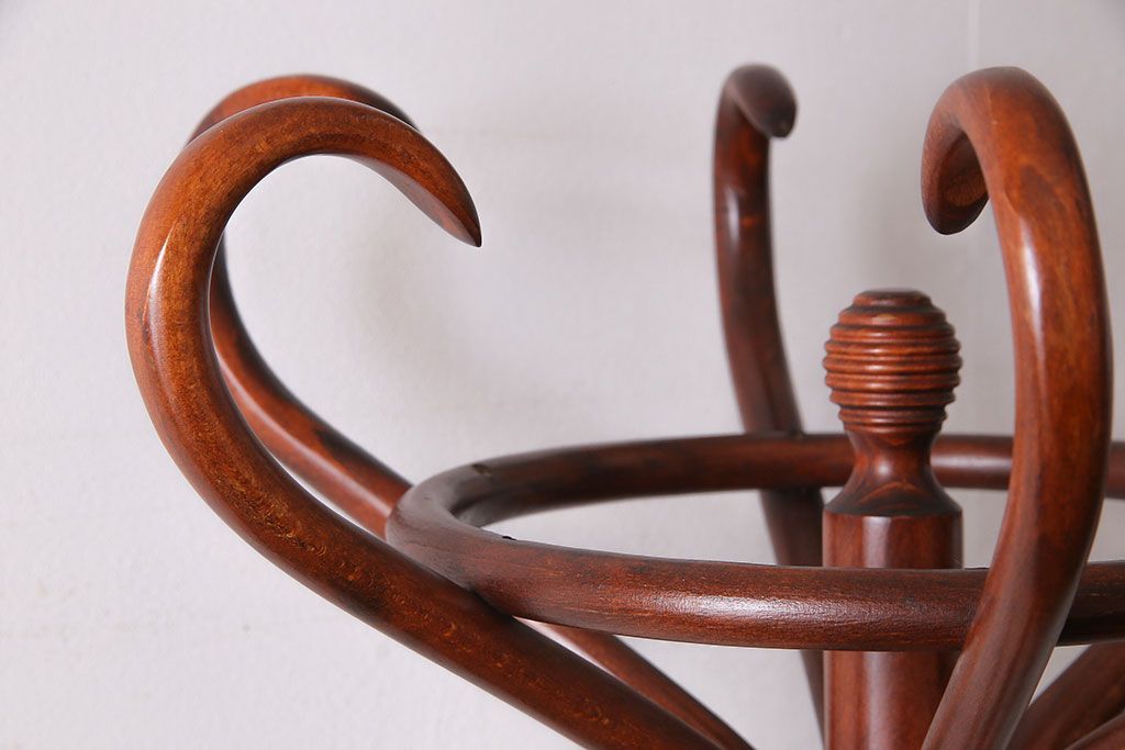 アンティーク雑貨　ビンテージ　ベントウッド(曲げ木)　トップデザインが目を引くコートスタンド(ハットスタンド)