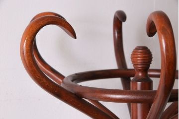 アンティーク雑貨　ビンテージ　ベントウッド(曲げ木)　トップデザインが目を引くコートスタンド(ハットスタンド)