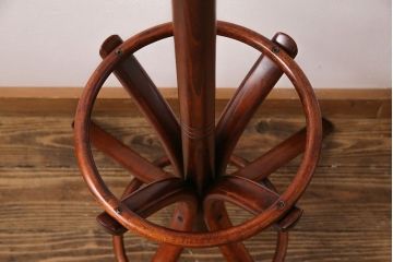 アンティーク雑貨　ビンテージ　ベントウッド(曲げ木)　トップデザインが目を引くコートスタンド(ハットスタンド)