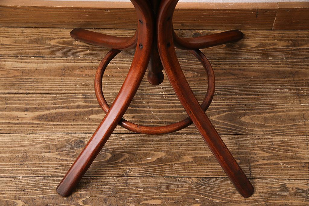 アンティーク雑貨　ビンテージ　ベントウッド(曲げ木)　トップデザインが目を引くコートスタンド(ハットスタンド)