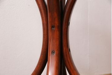 アンティーク雑貨　ビンテージ　ベントウッド(曲げ木)　トップデザインが目を引くコートスタンド(ハットスタンド)