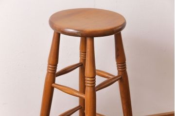 アンティーク家具　イギリスアンティーク　あたたかな雰囲気のハイスツール(イス、チェア、花台)
