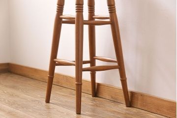 アンティーク家具　イギリスアンティーク　あたたかな雰囲気のハイスツール(イス、チェア、花台)