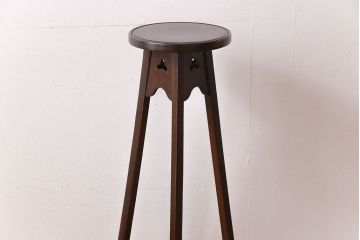 アンティーク雑貨　イギリスアンティーク　ウォールナット材　縦長でシンプルな花台(サイドテーブル)