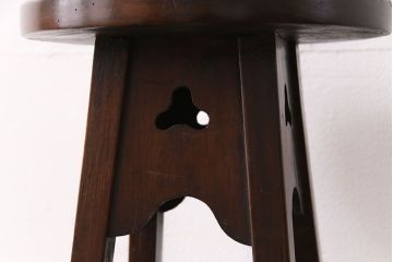 アンティーク雑貨　イギリスアンティーク　ウォールナット材　縦長でシンプルな花台(サイドテーブル)