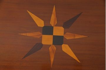 アンティーク雑貨　イギリスビンテージ　装飾が美しいキャスター付ラウンドテーブル(サイドテーブル、コーヒーテーブル、花台)