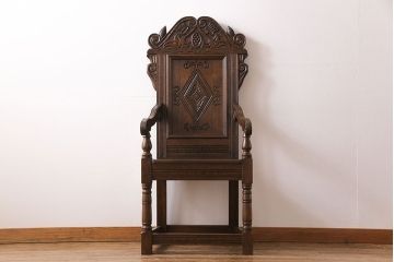 アンティーク雑貨　イギリスビンテージ　オーク材　凝った彫刻が目を引くアームチェア(椅子、ダイニングチェア)(1)
