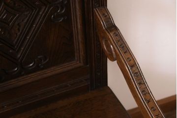 アンティーク雑貨　イギリスビンテージ　オーク材　凝った彫刻が目を引くアームチェア(椅子、ダイニングチェア)(2)