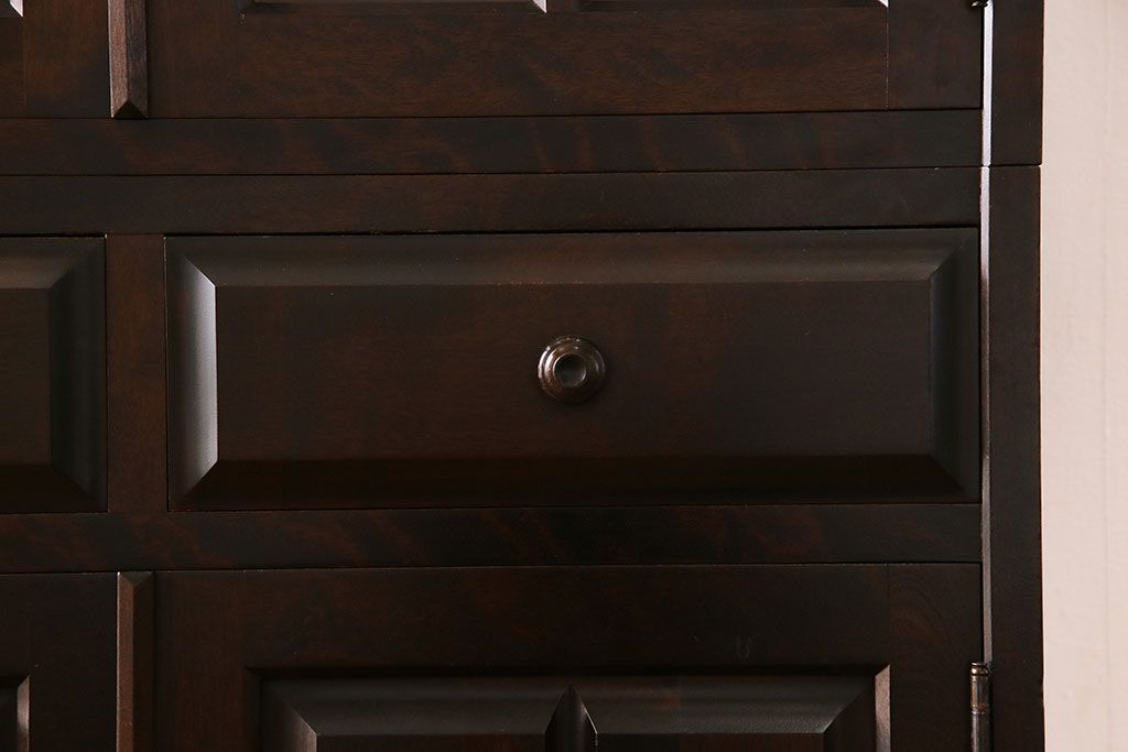 中古　美品　北海道民芸家具　HM165K　収納力抜群のシックな食器棚(カップボード、キャビネット)(定価約57万円)