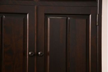 中古　美品　北海道民芸家具　HM165K　収納力抜群のシックな食器棚(カップボード、キャビネット)(定価約57万円)