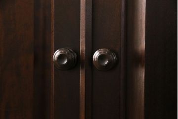 中古　美品　北海道民芸家具　HM165K　収納力抜群のシックな食器棚(カップボード、キャビネット)(定価約57万円)