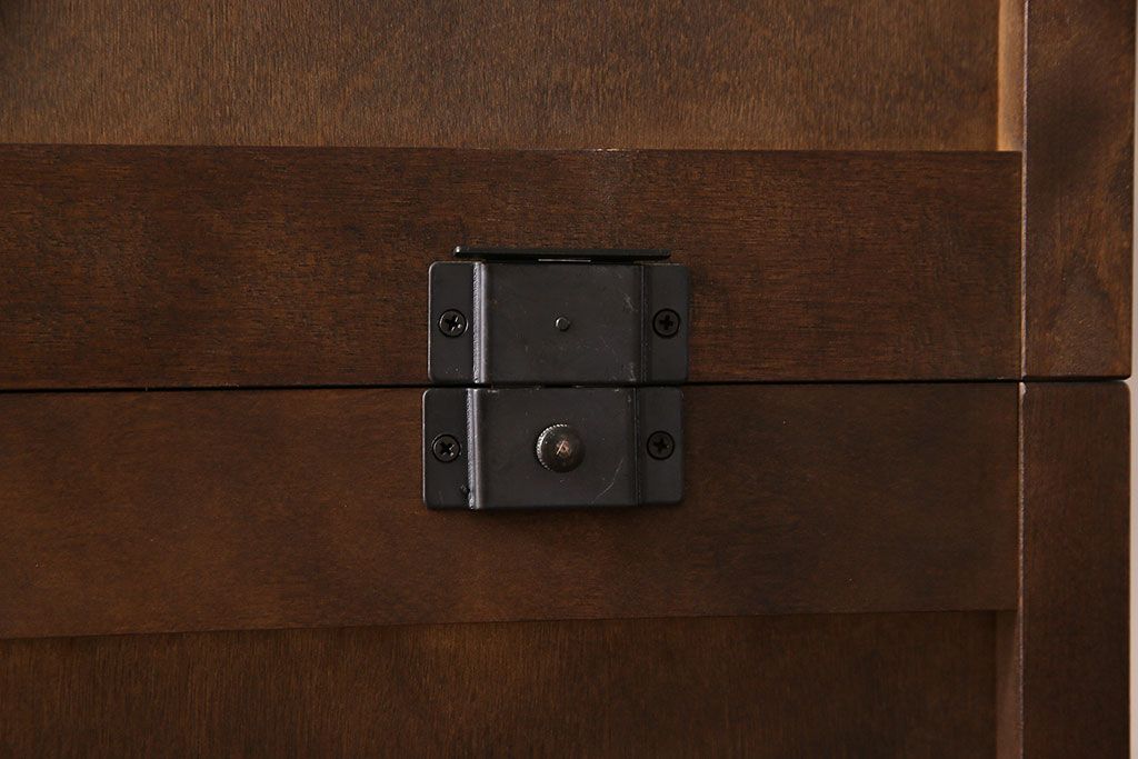 中古　美品　北海道民芸家具　HM165K　収納力抜群のシックな食器棚(カップボード、キャビネット)(定価約57万円)